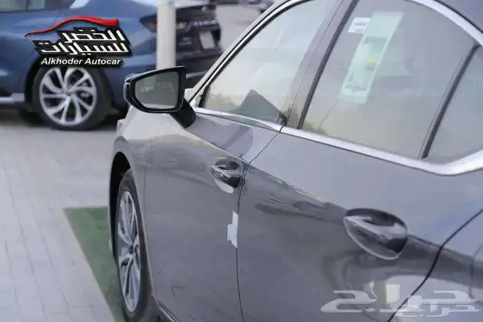 لكزس ES 300 AH 2025 4