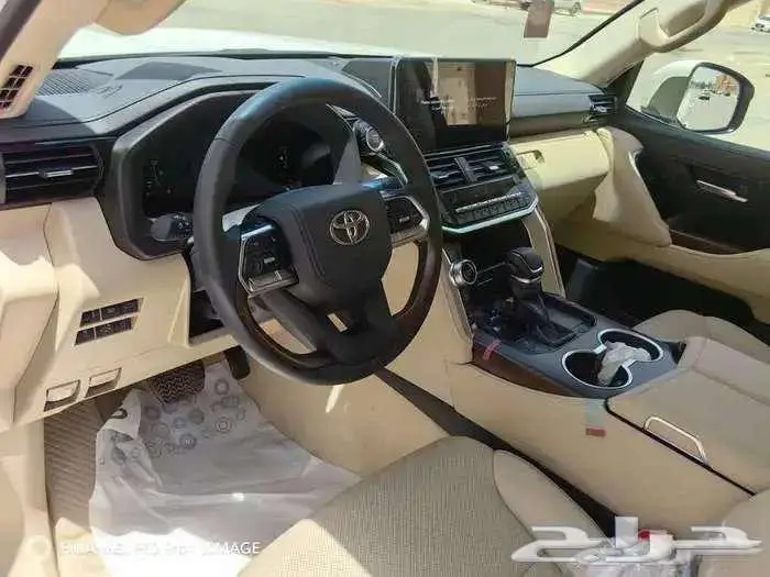 لاند كروزر ديزل GXRL4 ابيض 2024 3