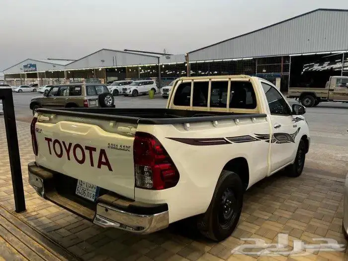 هايلوكس غماره بنزين 2025 1