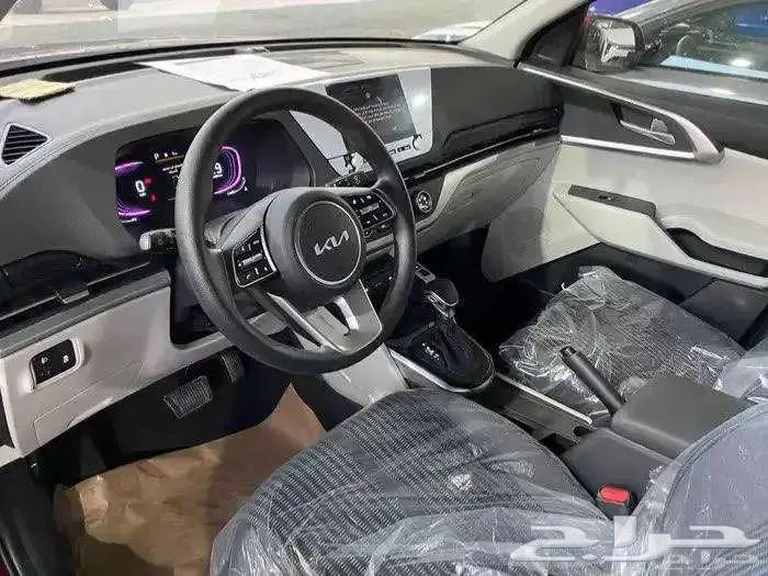 كيا كارنز نص فل واستندر شاشه وكميرا 2025 3