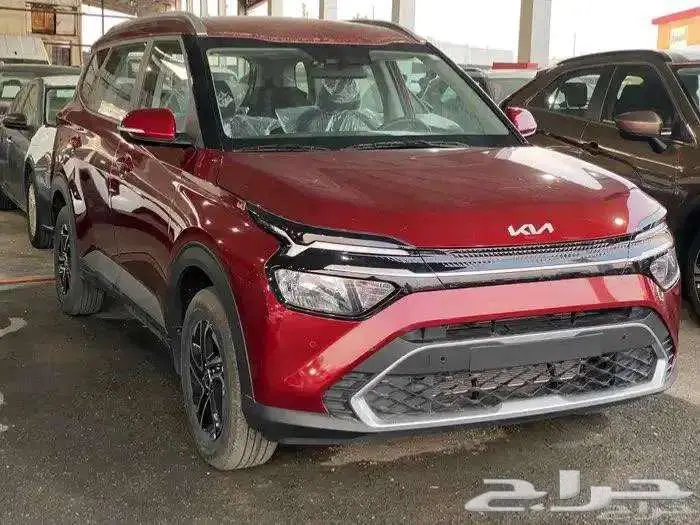 كيا كارنز نص فل واستندر شاشه وكميرا 2025 1