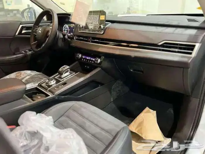 ميتسوبيشي اوتلاندر فل كامل بريميم 2025 17