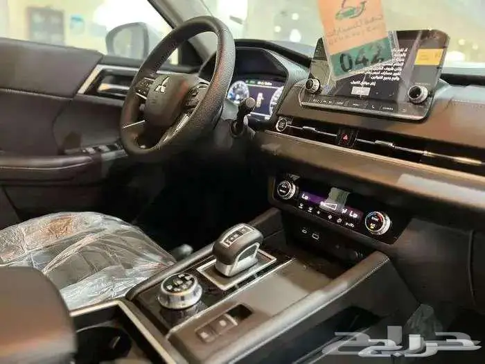 ميتسوبيشي اوتلاندر فل كامل بريميم 2025 19