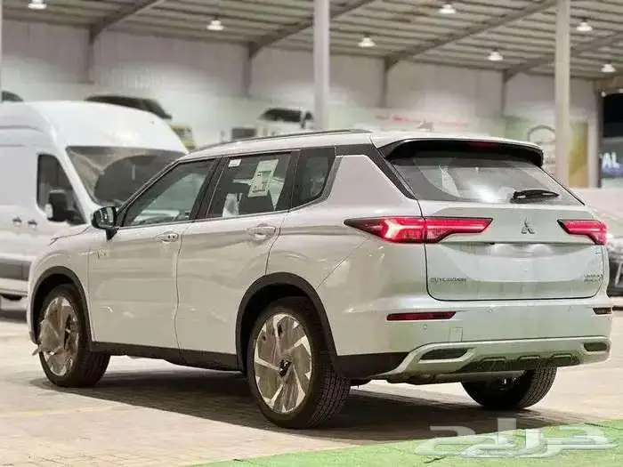 ميتسوبيشي اوتلاندر فل كامل بريميم 2025 7