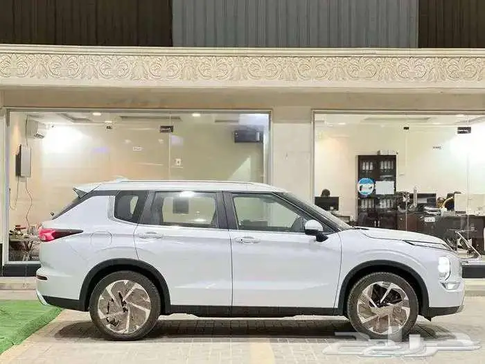 ميتسوبيشي اوتلاندر فل كامل بريميم 2025 3