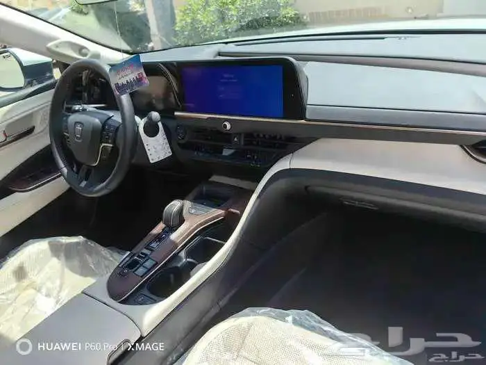 كروان بريميوم موديل 2025 هيبرد حبه فقط لون ابيض لؤلؤي 18