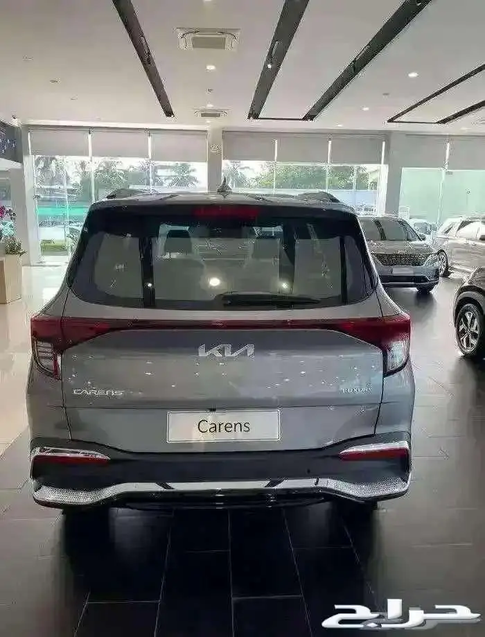 كيا كارينز 2025 . عائلية بتصميم أنيق وأداء يعتمد عليه 1