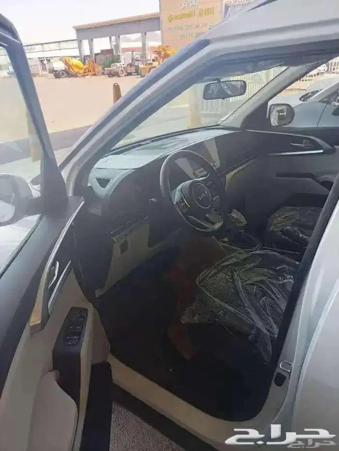 كيا كارينز LX موديل 2025 4