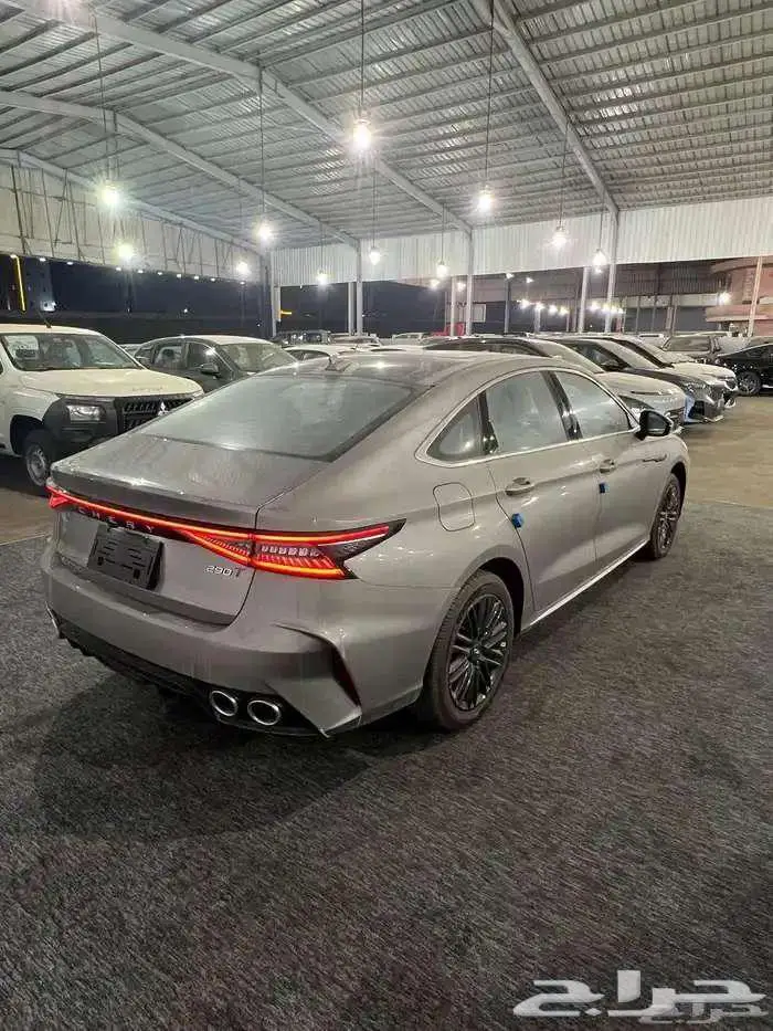 شيري اريزو 8 2025 متعة القيادة على الطريق 3