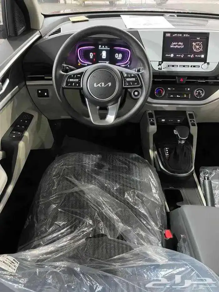 كيا كارنز نص فل واستندر شاشه وكميرا 2025 6