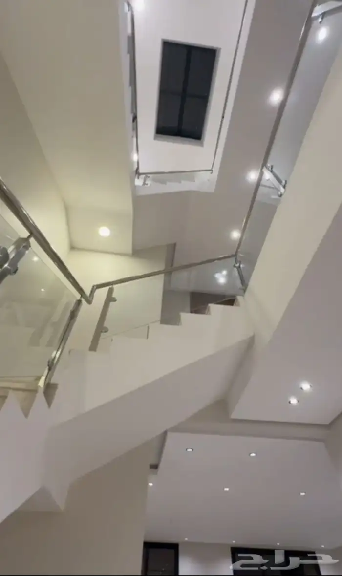 دبلكس منفصل في الشعله مساحة 300 م مطلوب مليون و 400 علي حديق 6