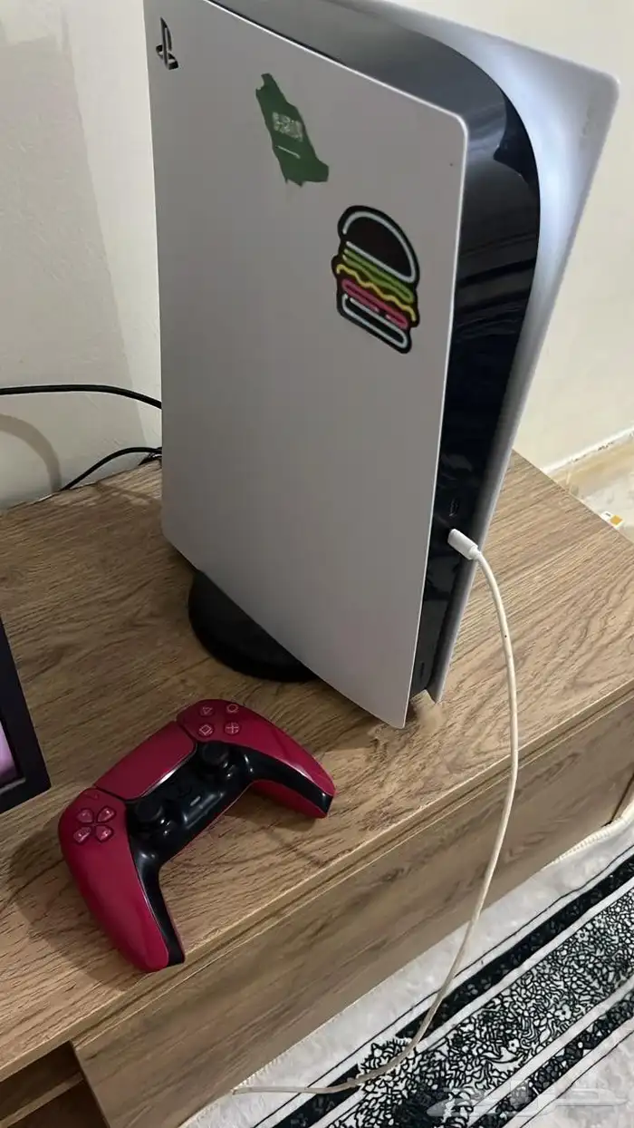 بلاستيشن 5 جديد مع يده الحد 1400 0