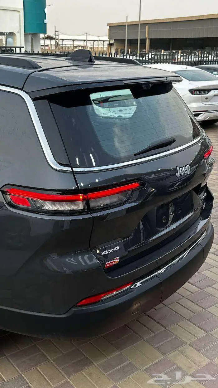 جيب جراند شيروكي ليمتد بلس 2024 18