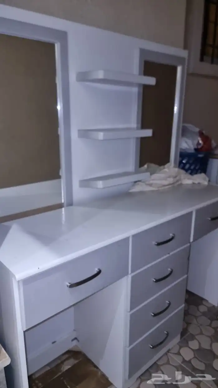 تسريحه مع مرايه و رفوف 2