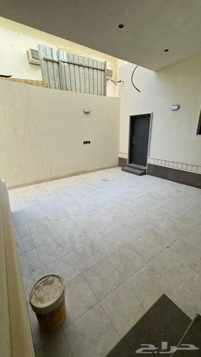 ادوار وملاحق للبيع حي بدر 5