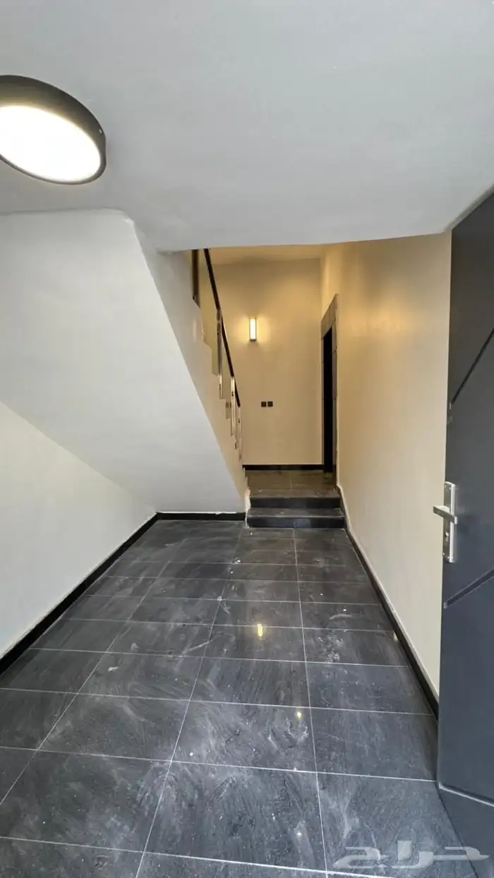 ادوار وملاحق للبيع حي بدر 24