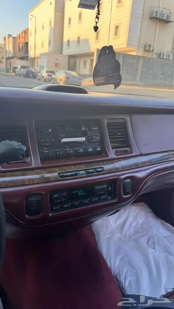 فورد لينكلون تاون كار 9