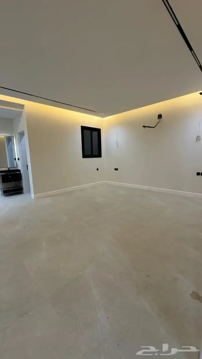 ادوار وملاحق للبيع حي بدر 40