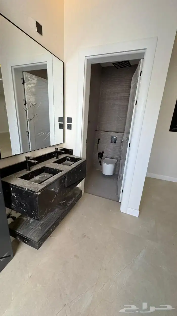 ادوار وملاحق للبيع حي بدر 7