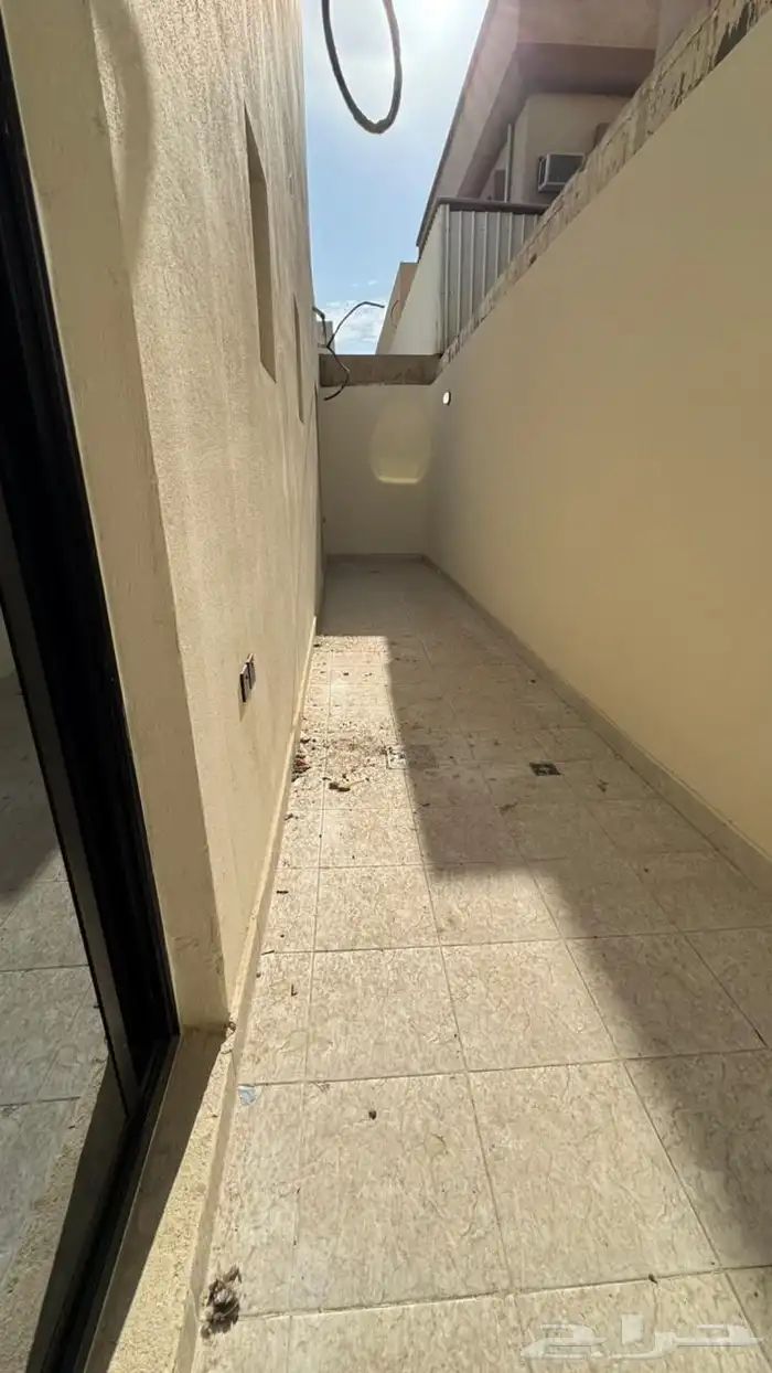 ادوار وملاحق للبيع حي بدر 15