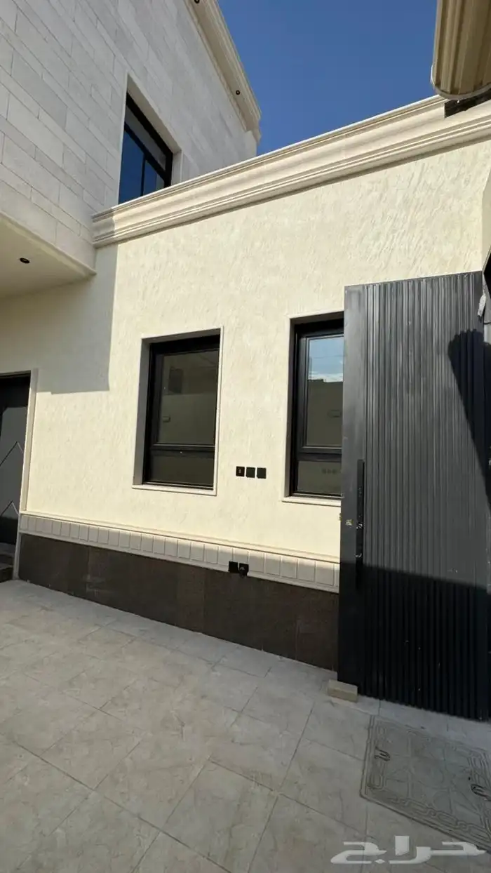 ادوار وملاحق للبيع حي بدر 10