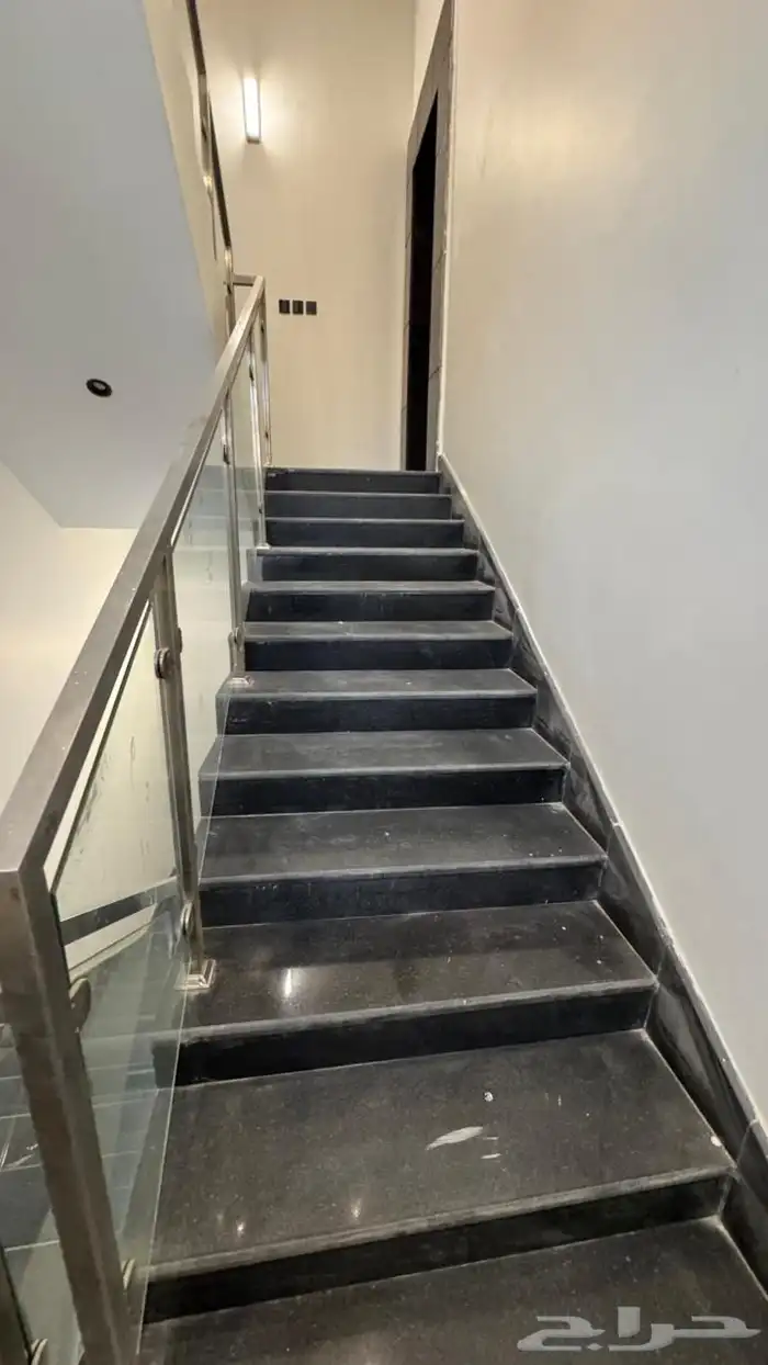 ادوار وملاحق للبيع حي بدر 31