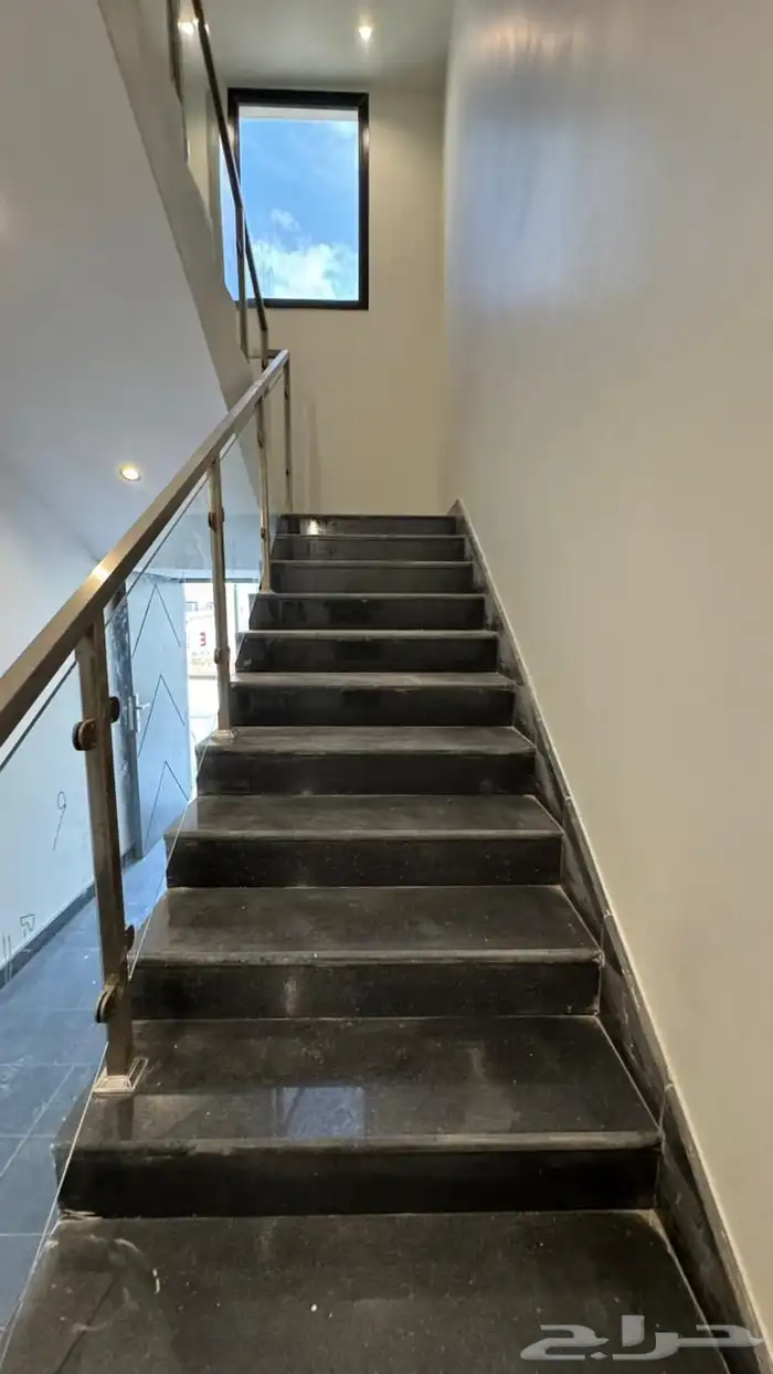 ادوار وملاحق للبيع حي بدر 44