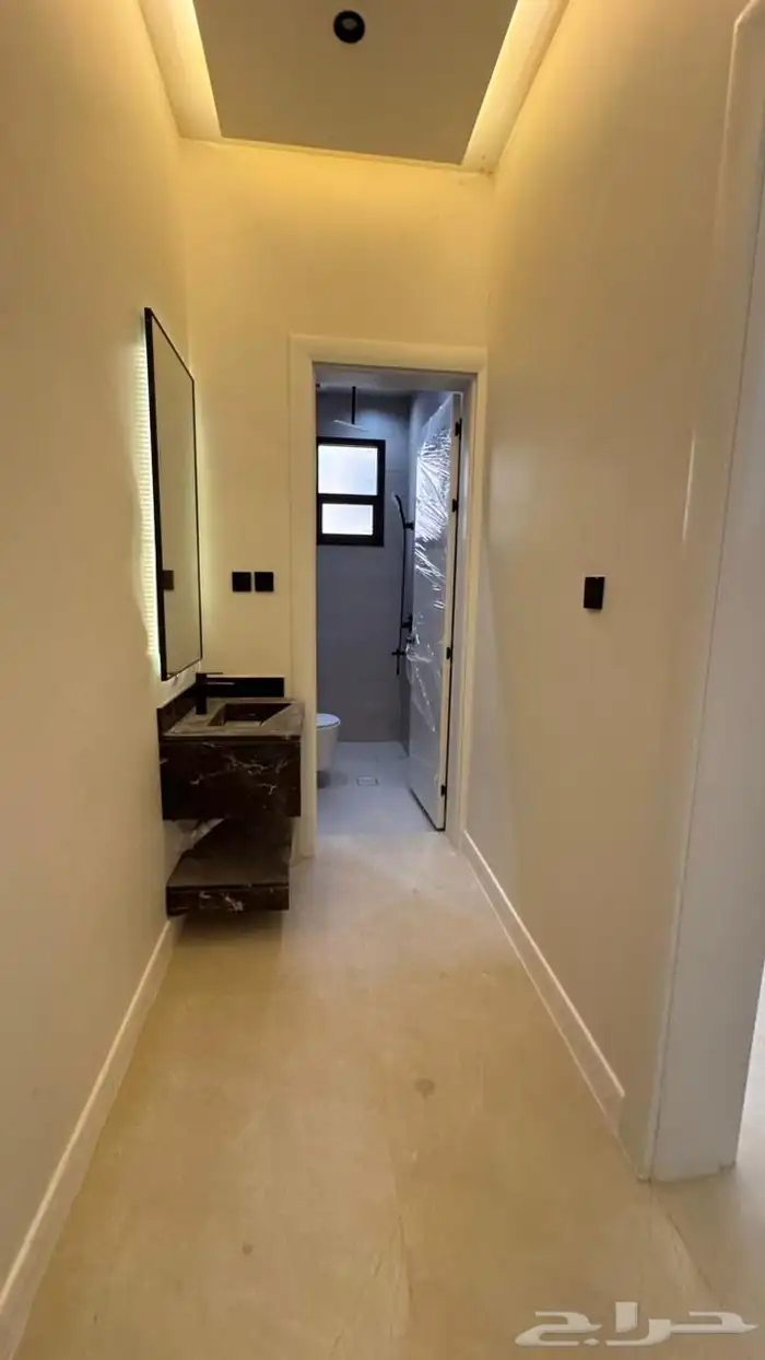 ادوار وملاحق للبيع حي بدر 42