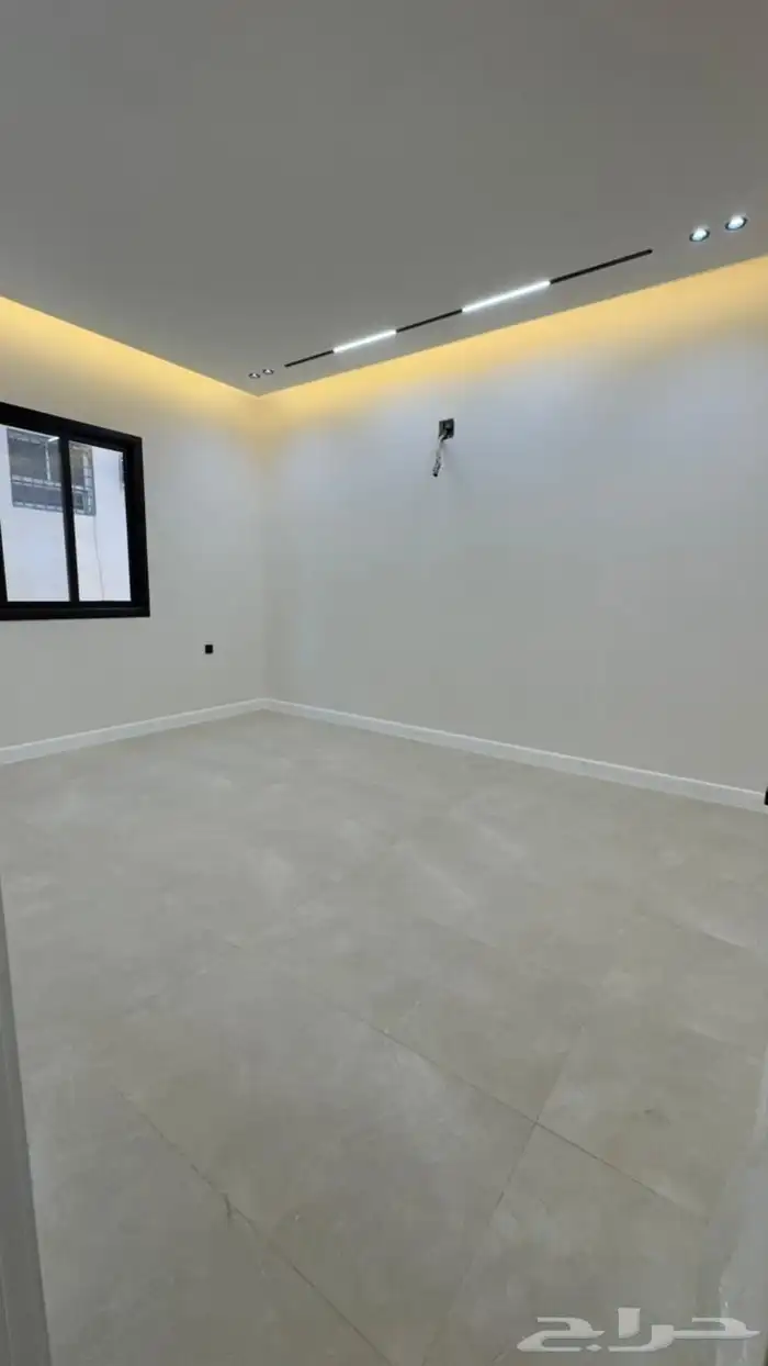 ادوار وملاحق للبيع حي بدر 34