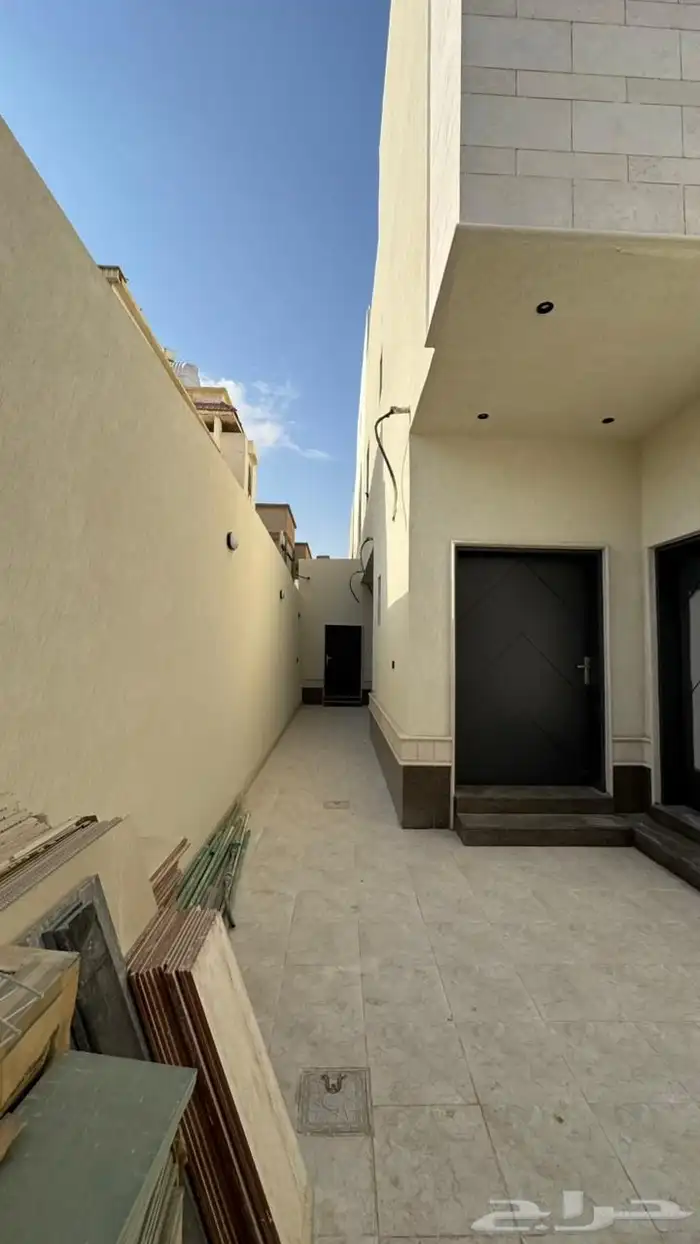 ادوار وملاحق للبيع حي بدر 9