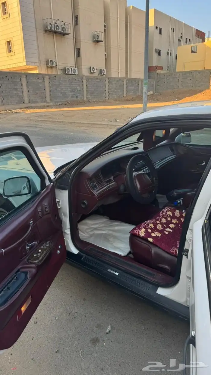 فورد لينكلون تاون كار 10