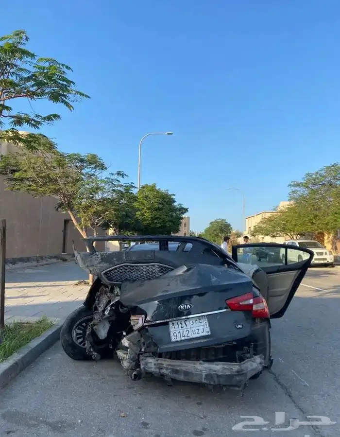 كيا كادينزا 2016 مصدوم للبيع تشليح قطع غيار 1