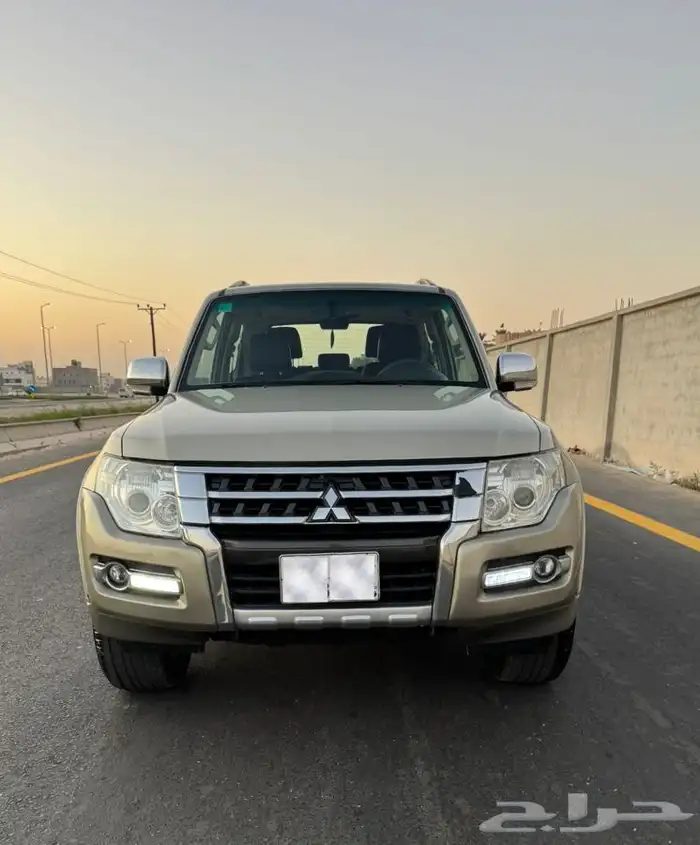 باجيرو ربع موديل 2016 لون ذهبي 2