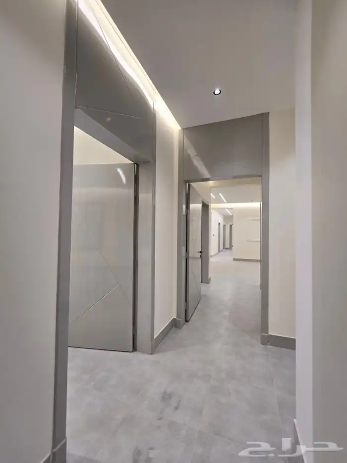 للبيع أدوار علويه 6غرف تشطيب مميز من 500 ألف طريق الثمانين 5