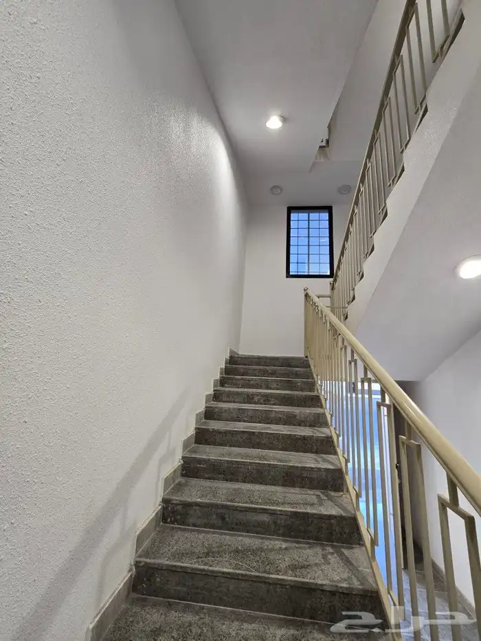 للبيع أدوار علويه 6غرف تشطيب مميز من 500 ألف طريق الثمانين 4