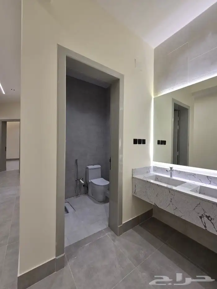 للبيع أدوار علويه 6غرف تشطيب مميز من 500 ألف طريق الثمانين 14