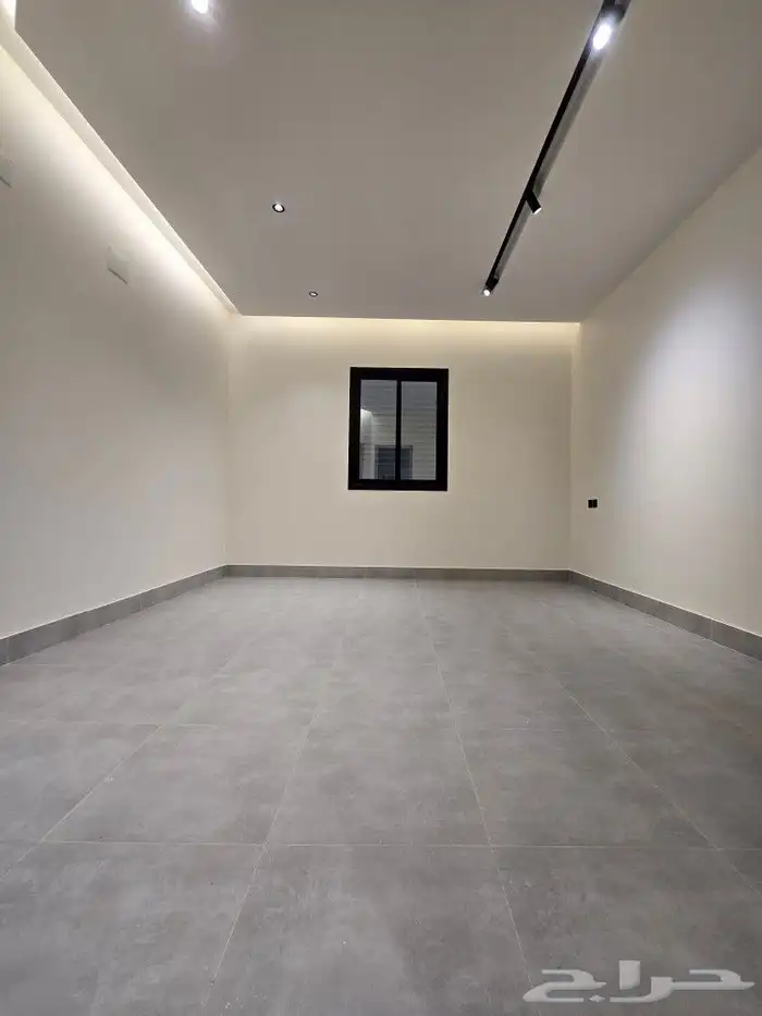 للبيع أدوار علويه 6غرف تشطيب مميز من 500 ألف طريق الثمانين 20