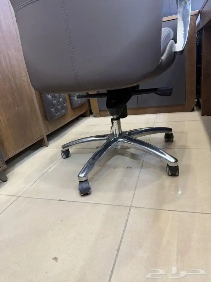 مكتب مكتب وخزانة وكراسي بتصميم فاخر 47