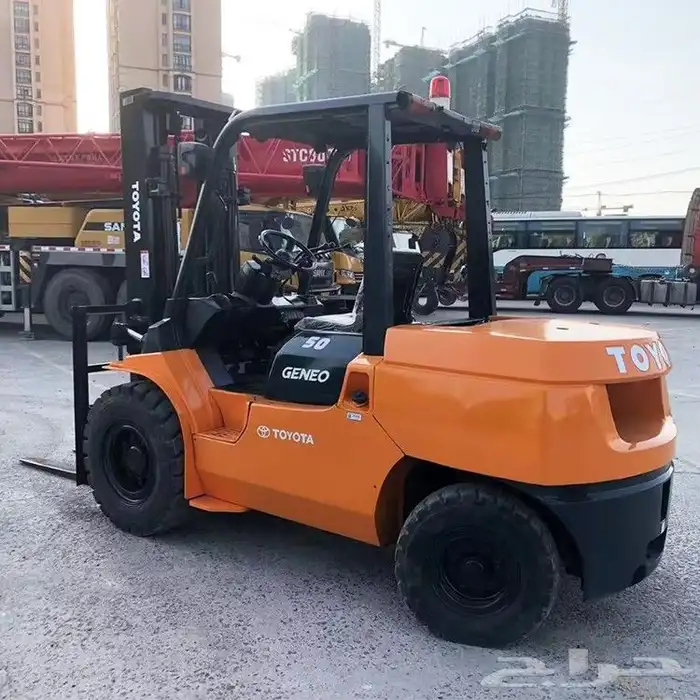 تأجير رافعات شوكية وتلسكوبية جميع الاحجام 2