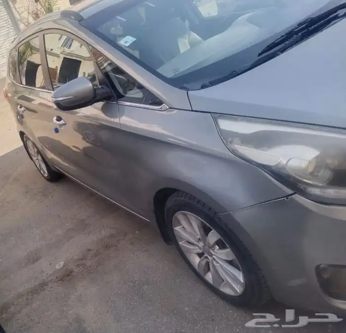 كيا كارنز 2014 نص فل نظيفة 2