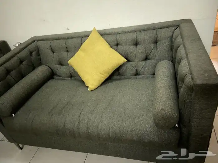 كنب اربع قطع واحده كبيره وواحده وسط واثنين صغر وتكاية مربعه 0