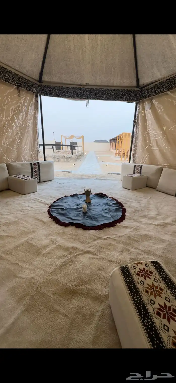 مخيم متكامل بداخل اسطبل خيل 13