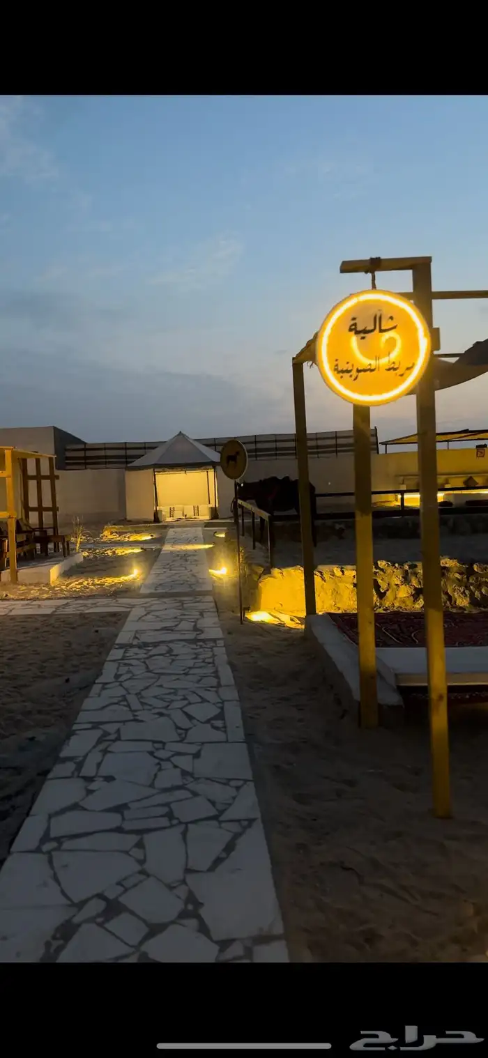 مخيم متكامل بداخل اسطبل خيل 4