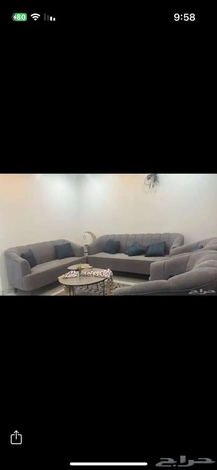 كنب نظيف مع طاولات 0