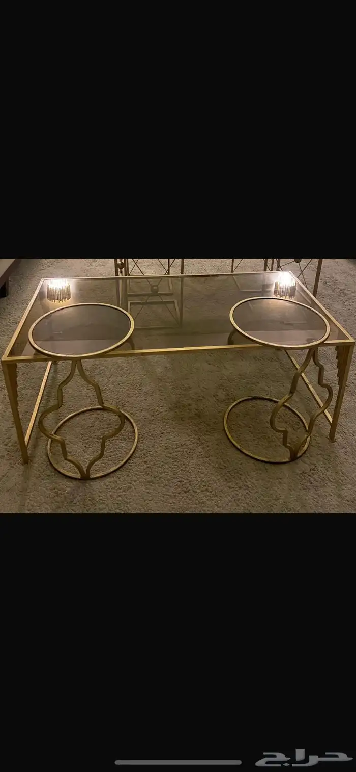 طاولة مع اثنين خدمة ب100 0