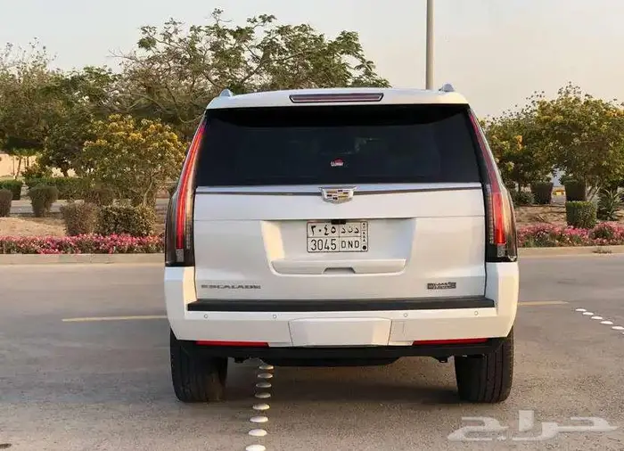 كاديلاك اسكاليد 2020 فل كامل قصير ممشي 34 ألف قليل مخزنة 4