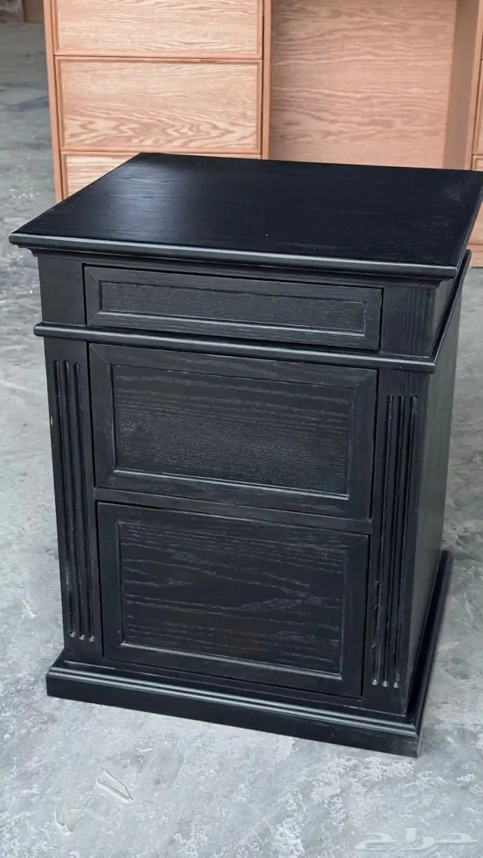 كومدينه خشب اسود 3