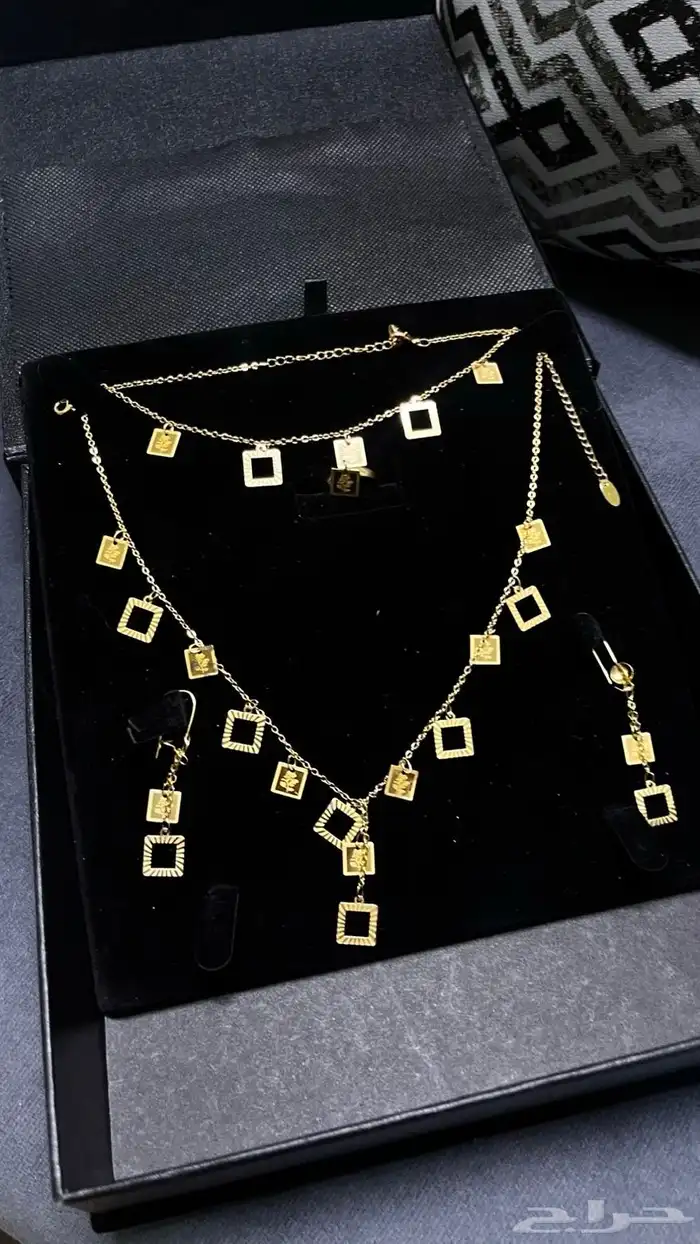 اكسسوار شبيه الذهب 0