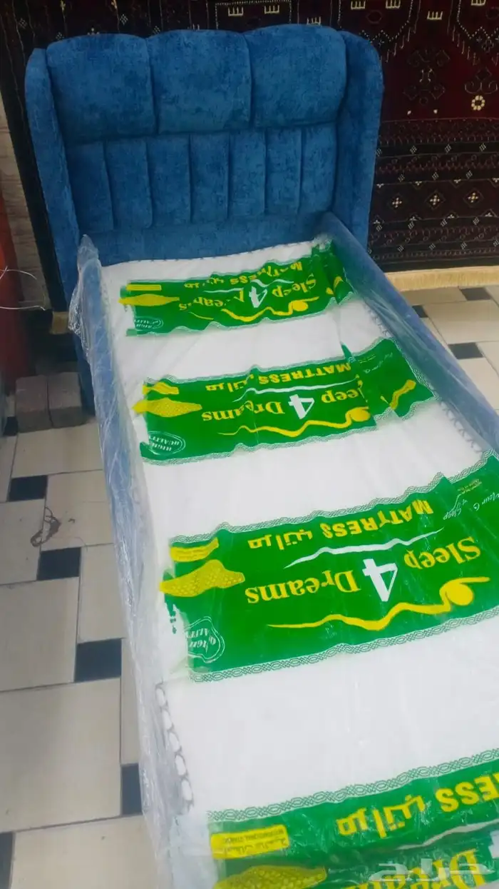 سرير   خزانة   تسريحة   بطانية   وسادة   للبيع 38