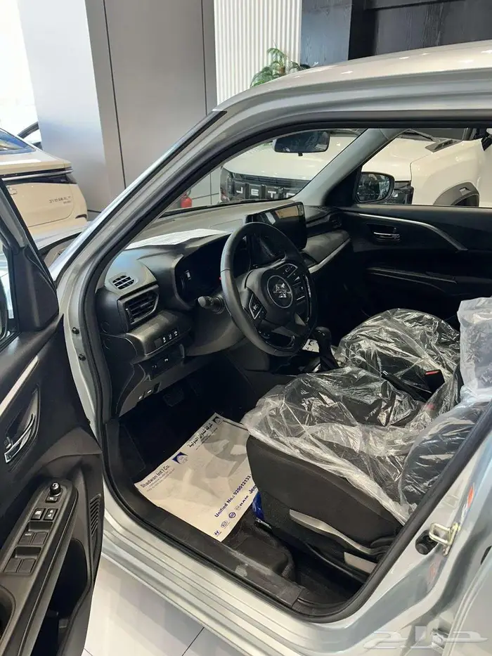 سوزوكي سويفت GLX 2025 3